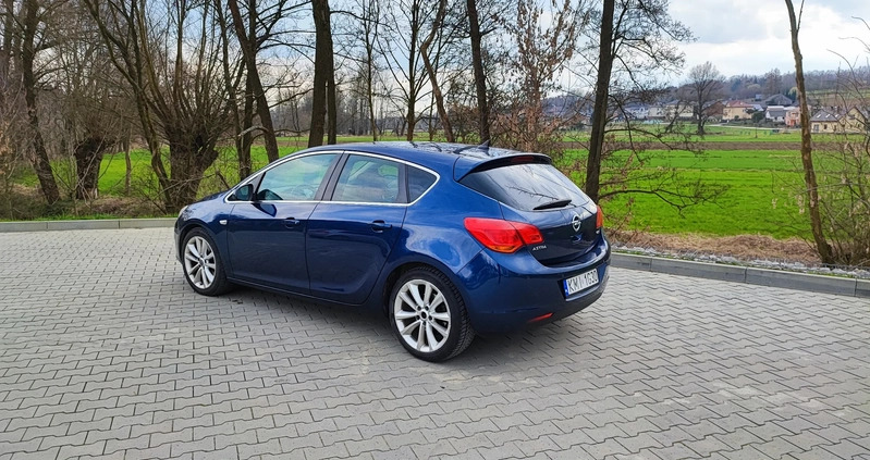 Opel Astra cena 21000 przebieg: 248365, rok produkcji 2009 z Miechów małe 211